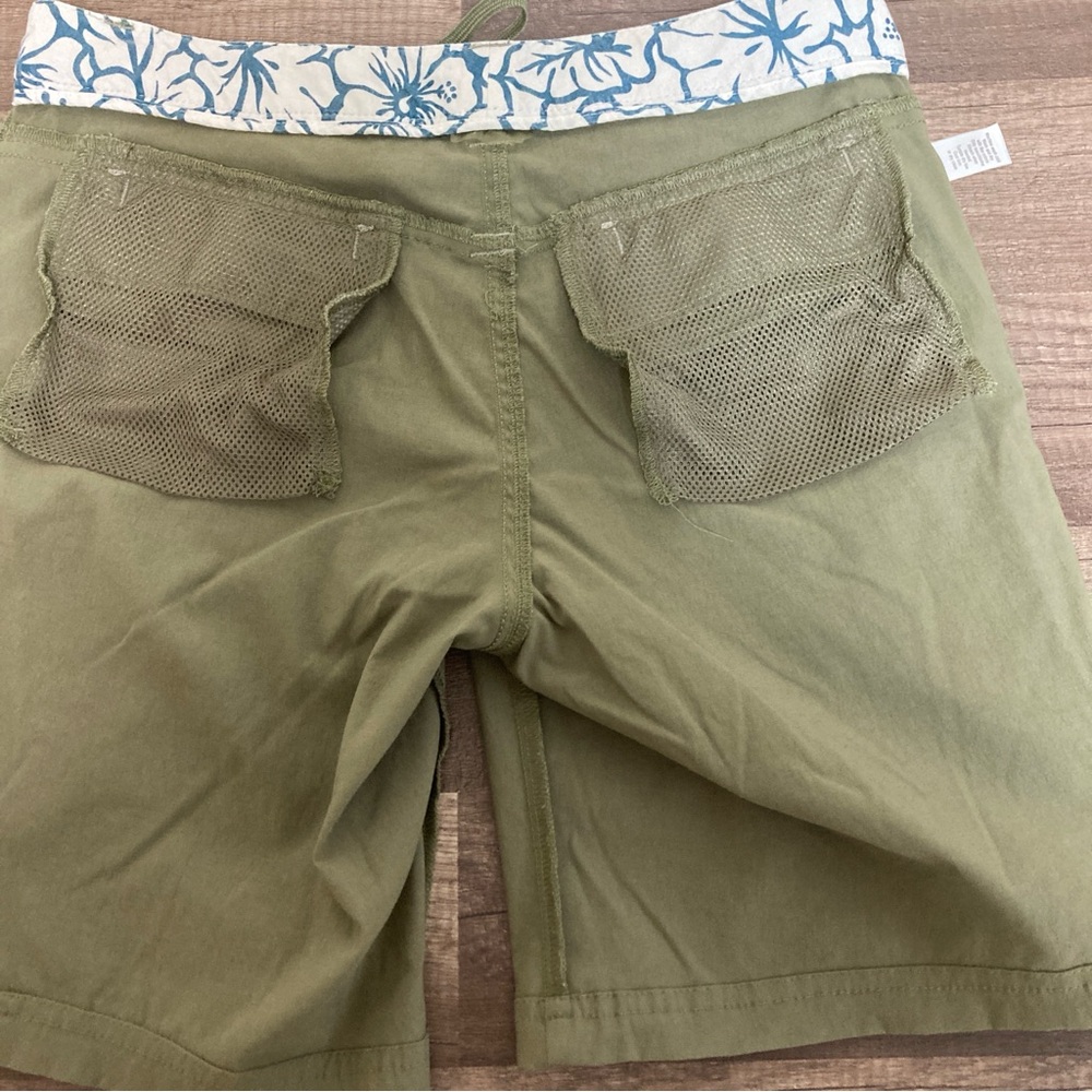 Athleta Women’s Bermuda Hiking Green Mesh-Lined Shorts Sz S - Picture 5 of 15